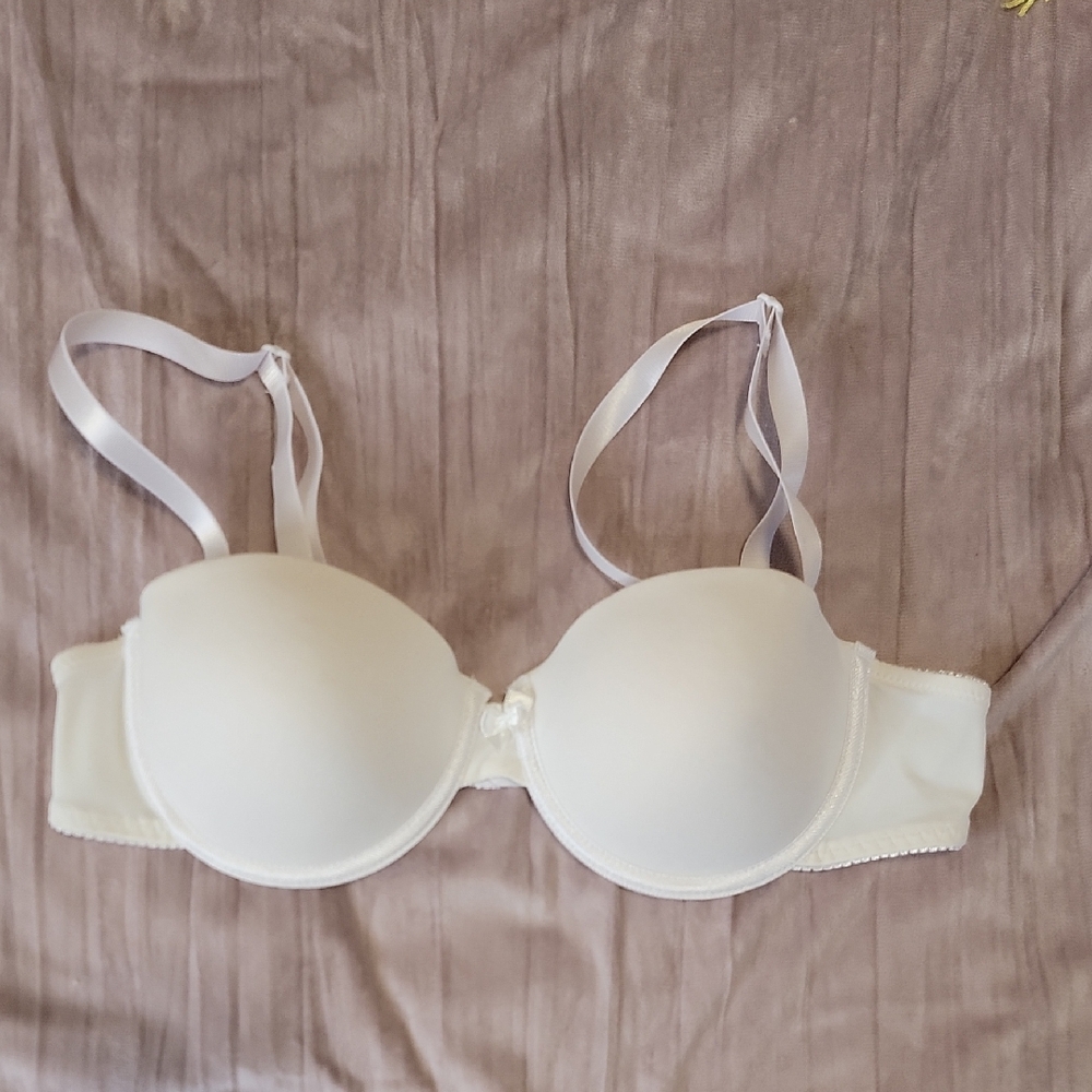 Chic White Underwire Bra Strapless Convertible 36b